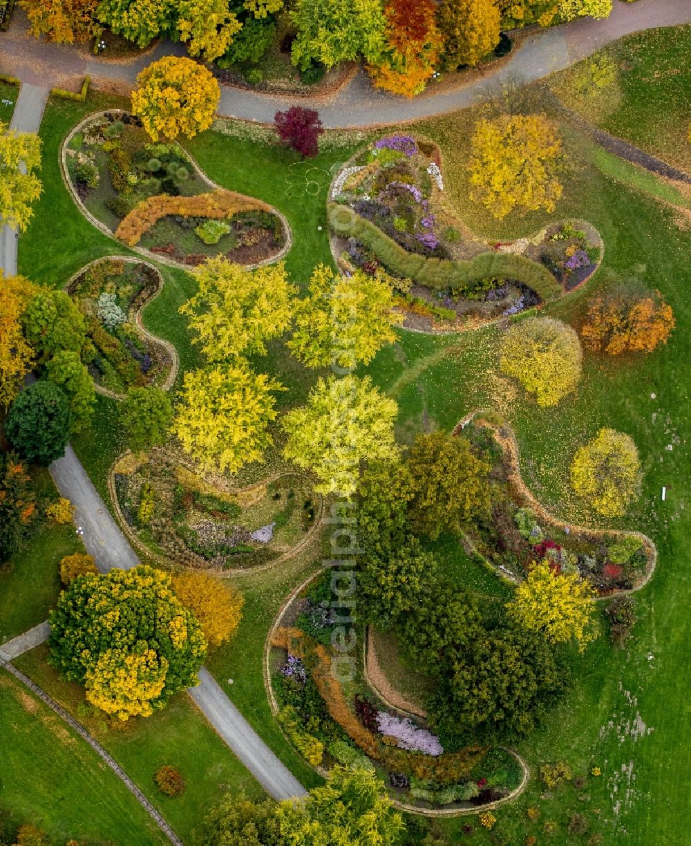 Dortmund from the bird's eye view: Autumn view on throughout the season colored flower beds near the solar sail in Westfalenpark in Dortmund in the federal state North Rhine-Westphalia