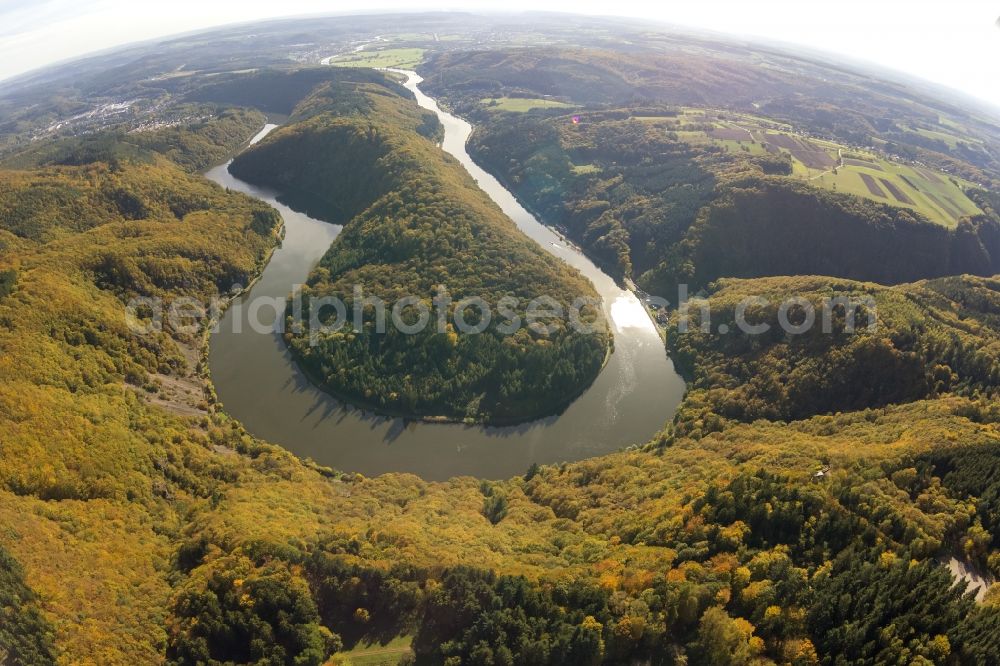 Aerial photograph Mettlach - Herbst - Landschaft mit Blick auf die Saarschleife in der nähe des Ortsteils Orscholz in Mettlach im Bundesland Saarland. Die im drei Ländereck Deutschland, Frankreich und Luxemburg gelegene Saarschleife ist ein Natur- und Landschaftsschutzgebiet.// Autumn view of the Saar loop near the district Orscholz in Mettlach in the federal state Saarland. In the three border triangle of Germany, France and Luxembourg located Saarschleife is a nature and landscape protection area.