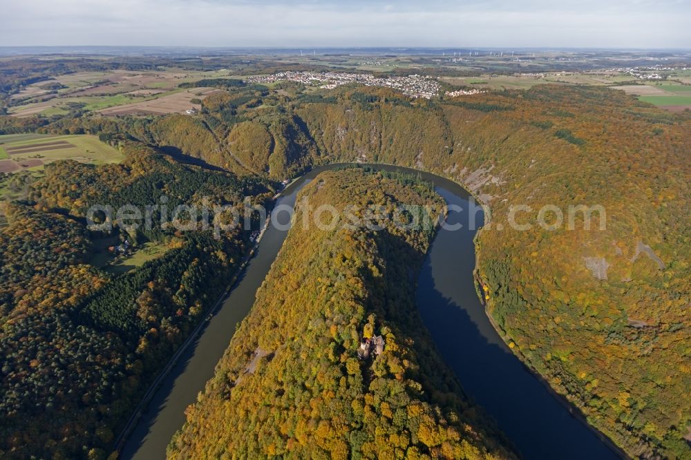 Aerial image Mettlach - Herbst - Landschaft mit Blick auf die Saarschleife in der nähe des Ortsteils Orscholz in Mettlach im Bundesland Saarland. Die im drei Ländereck Deutschland, Frankreich und Luxemburg gelegene Saarschleife ist ein Natur- und Landschaftsschutzgebiet.// Autumn view of the Saar loop near the district Orscholz in Mettlach in the federal state Saarland. In the three border triangle of Germany, France and Luxembourg located Saarschleife is a nature and landscape protection area.