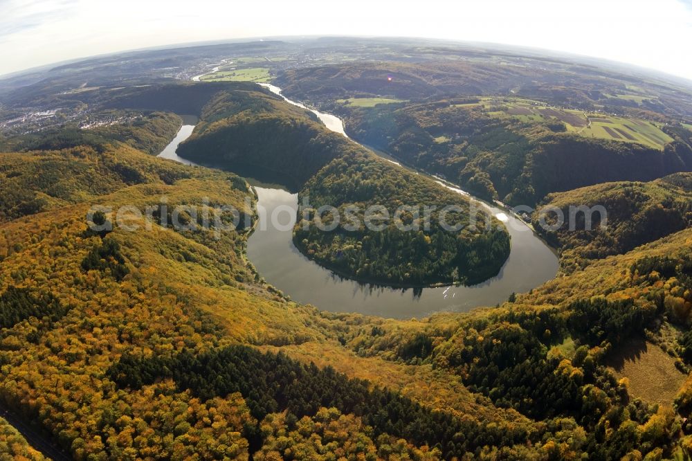 Aerial image Mettlach - Herbst - Landschaft mit Blick auf die Saarschleife in der nähe des Ortsteils Orscholz in Mettlach im Bundesland Saarland. Die im drei Ländereck Deutschland, Frankreich und Luxemburg gelegene Saarschleife ist ein Natur- und Landschaftsschutzgebiet.// Autumn view of the Saar loop near the district Orscholz in Mettlach in the federal state Saarland. In the three border triangle of Germany, France and Luxembourg located Saarschleife is a nature and landscape protection area.