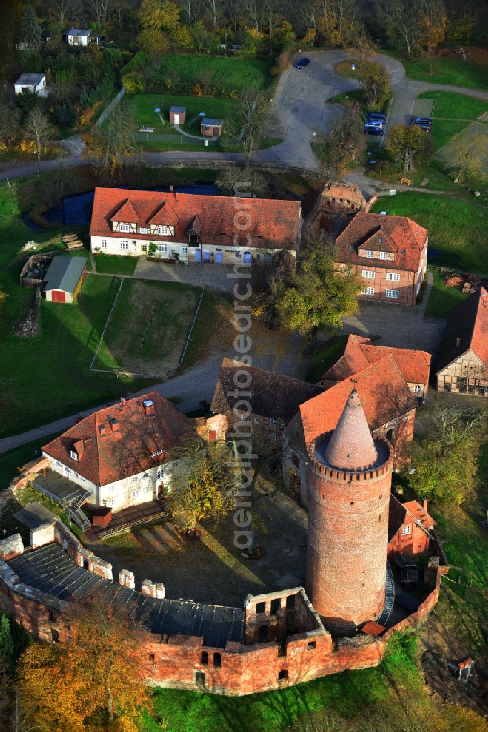 Burg Stargard from the bird's eye view: Autumn scenery at the Burg Stargard in the state of Mecklenburg-Western Pomerania. The landmark of the city of the same name is the oldest secular building in Mecklenburg - Western Pomerania and the northernmost preserved hilltop castle in Germany