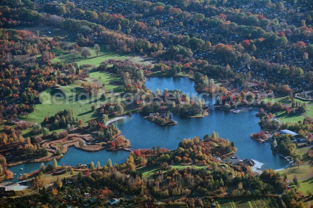 Berlin Britz from the bird's eye view: View of the Britz Garden, a 90-acre recreation park in Berlin