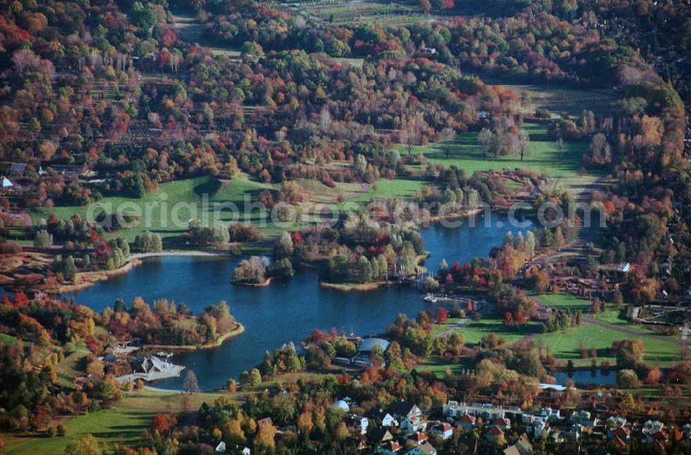 Aerial image Berlin Britz - View of the Britz Garden, a 90-acre recreation park in Berlin