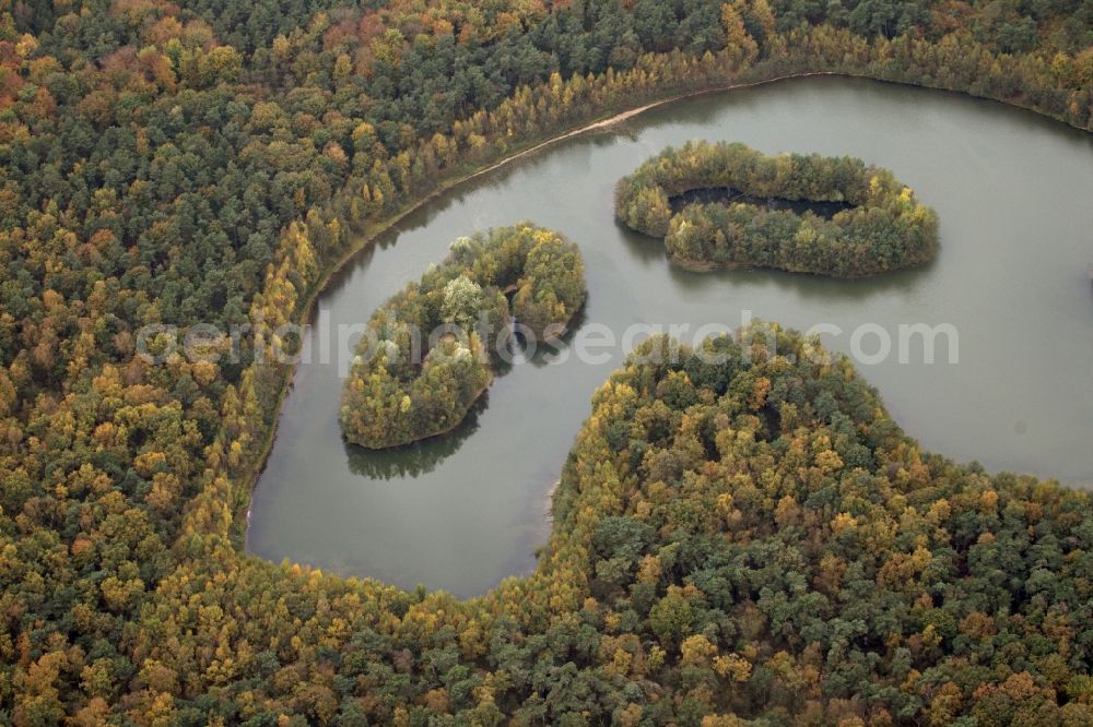 Bottrop Kirchhellen from the bird's eye view: Autumn landscape on Heidesee in Bottrop-Kirchhellen in North Rhine-Westphalia