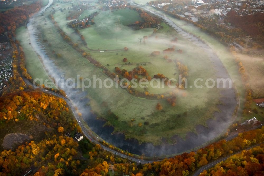 Aerial image Hattingen - Curved loop of the riparian zones on the course of the river Ruhrbogen in Hattingen in the state North Rhine-Westphalia