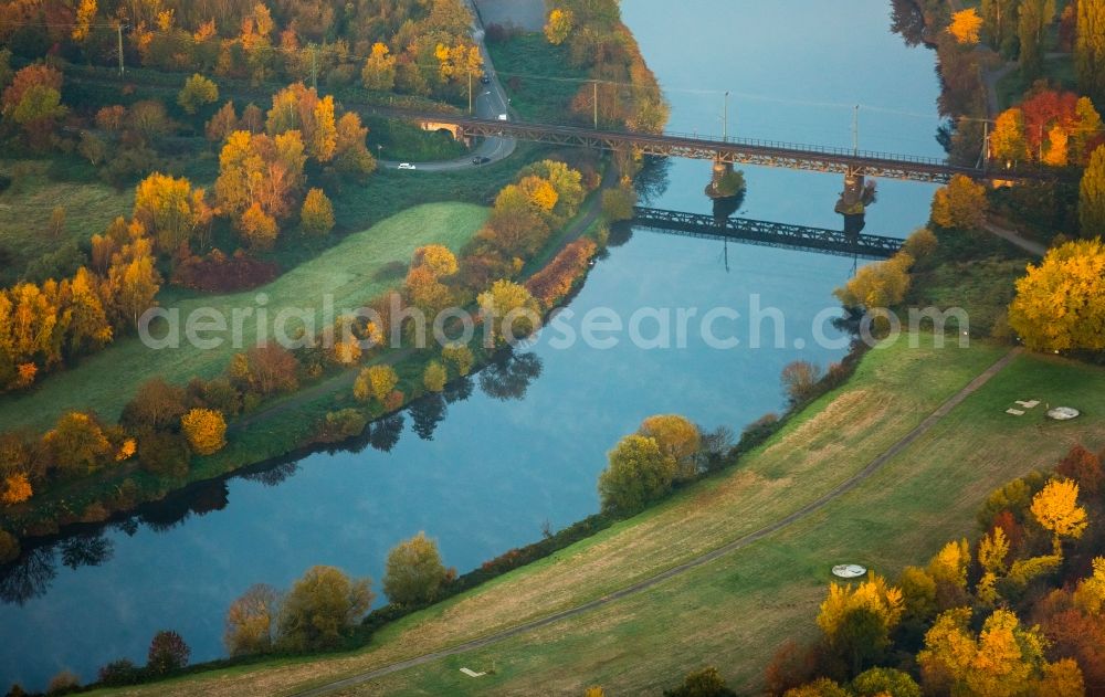 Essen from the bird's eye view: Curved loop of the riparian zones on the course of the river in Essen in the state North Rhine-Westphalia