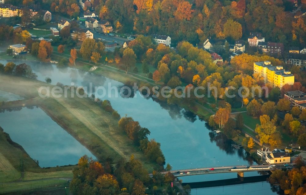 Aerial image Essen - Curved loop of the riparian zones on the course of the river in Essen in the state North Rhine-Westphalia