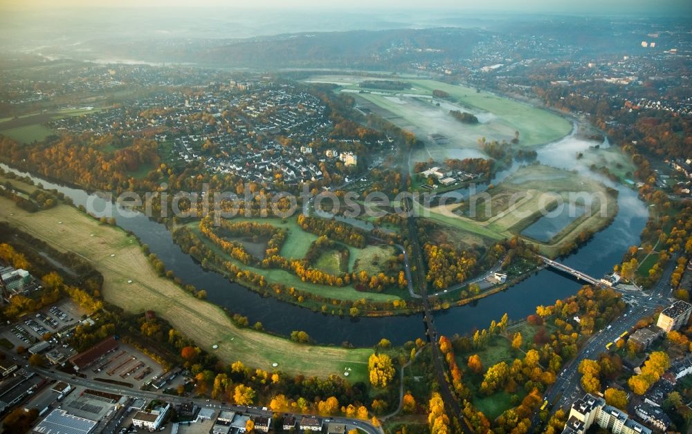 Aerial photograph Essen - Curved loop of the riparian zones on the course of the river in Essen in the state North Rhine-Westphalia