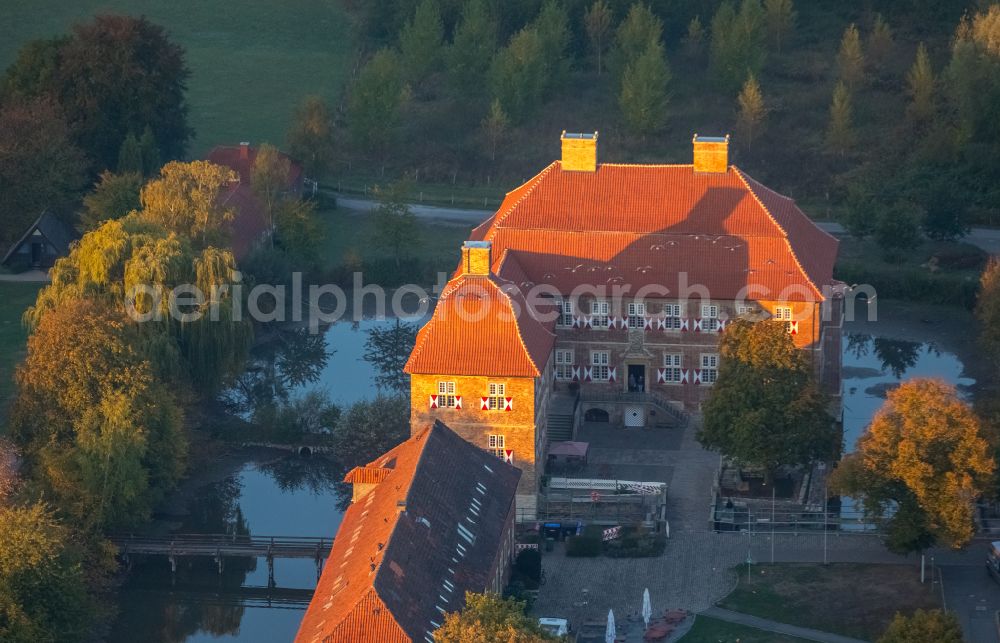 Aerial image Hamm - Building and castle park systems of water castle Oberwerries in Hamm at Ruhrgebiet in the state North Rhine-Westphalia, Germany