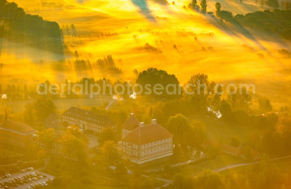 Aerial image Hamm - Building and castle park systems of water castle Oberwerries in Hamm at Ruhrgebiet in the state North Rhine-Westphalia, Germany