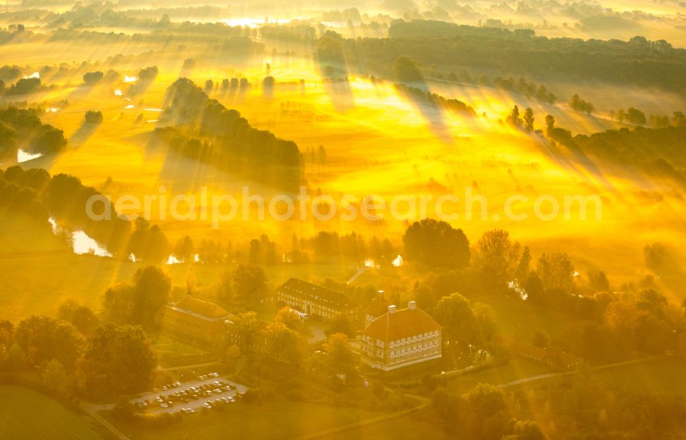 Aerial photograph Hamm - Building and castle park systems of water castle Oberwerries in Hamm at Ruhrgebiet in the state North Rhine-Westphalia, Germany