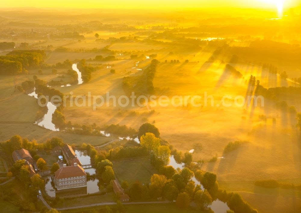 Aerial image Hamm - Building and castle park systems of water castle Oberwerries in Hamm at Ruhrgebiet in the state North Rhine-Westphalia, Germany