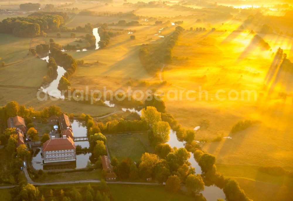 Aerial photograph Hamm - Building and castle park systems of water castle Oberwerries in Hamm at Ruhrgebiet in the state North Rhine-Westphalia, Germany