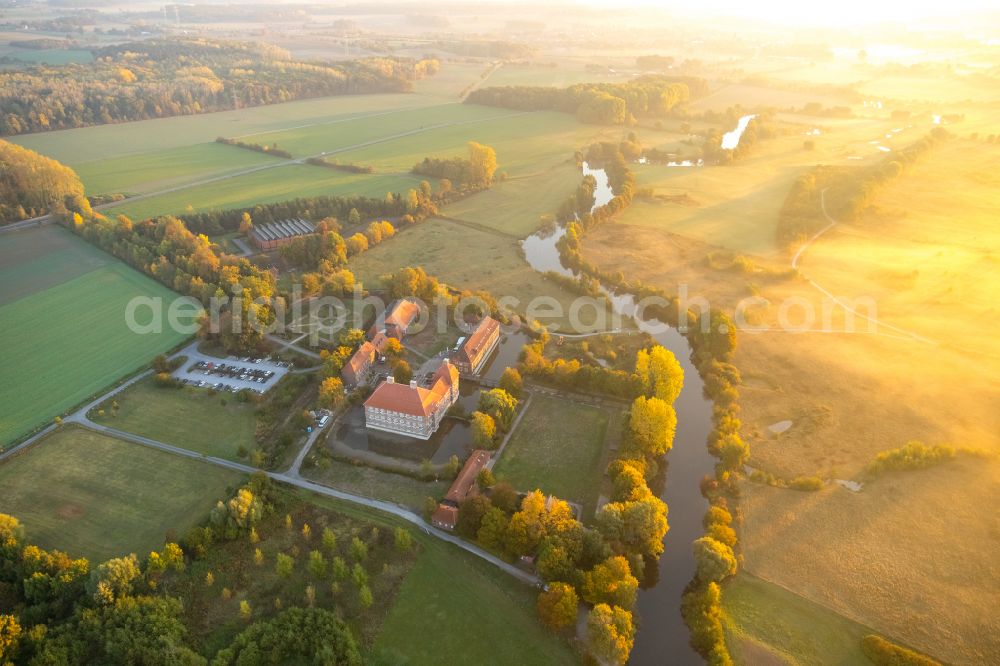 Aerial image Hamm - Building and castle park systems of water castle Oberwerries in Hamm at Ruhrgebiet in the state North Rhine-Westphalia, Germany