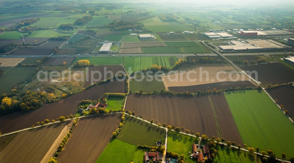 Aerial photograph Hamm - Autumnal fields around the federal motorway and surrounding area of the A2 in the West of the Rhynern part of Hamm in the state of North Rhine-Westphalia