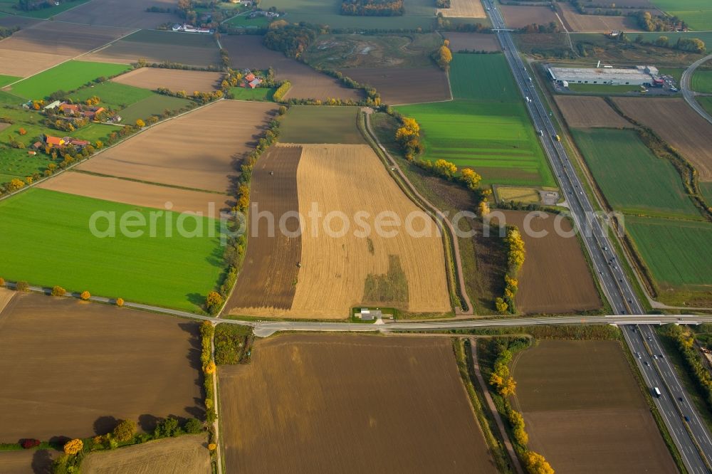 Hamm from the bird's eye view: Autumnal fields around the federal motorway and surrounding area of the A2 in the West of the Rhynern part of Hamm in the state of North Rhine-Westphalia