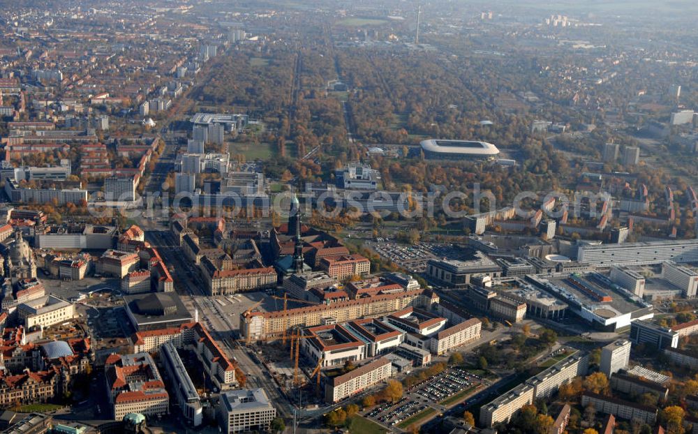 Aerial image Dresden - Blick auf die herbstliche Innere Altstadt von Dresden mit den vielen Sehenswürdigkeiten um den Altmarkt; u.a. der Kulturpalast, das Johanneum, die Frauenkirche, die Kreuzkirche, das Rathaus, die Prager Straße, sowie im Hintergrund das neue Rudolf-Harbig-Stadion neben dem Zoo am Volkspark Großer Garten mit dem Palais im Zentrum des Parks.