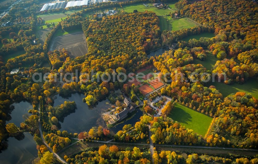 Gladbeck from above - Autumnal surrounding landscape of the water castle Wittringen in the South of Gladbeck in the state of North Rhine-Westphalia. The castle is located adjacent to ponds and waters near tennis courts