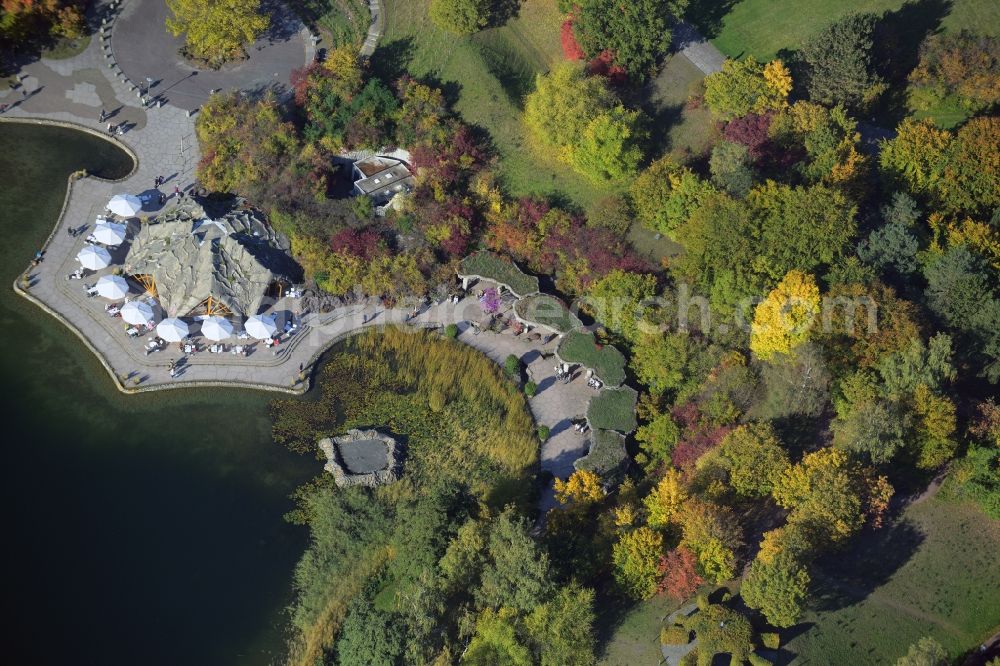 Berlin from the bird's eye view: Park of Britzer Garten the lake Hauptsee in Berlin in Germany