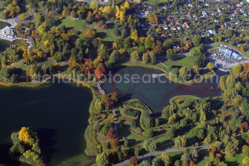 Berlin from the bird's eye view: Park of Britzer Garten the lake Hauptsee in Berlin in Germany