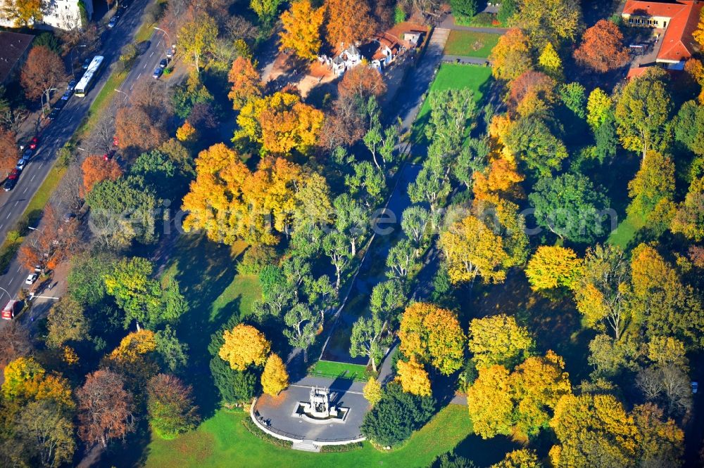 Aerial image Berlin - Park of Von-der-Schulenburg-Park on Drosselbartstrasse in the district Neukoelln in Berlin, Germany