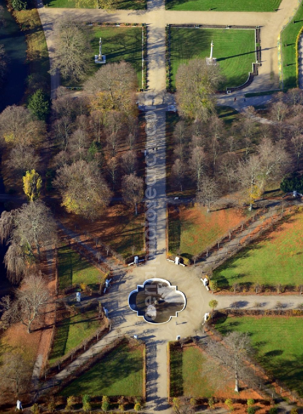 Aerial image Potsdam - Autumnal parkland on the fountains basin in Sanssouci Palace in Potsdam in Brandenburg