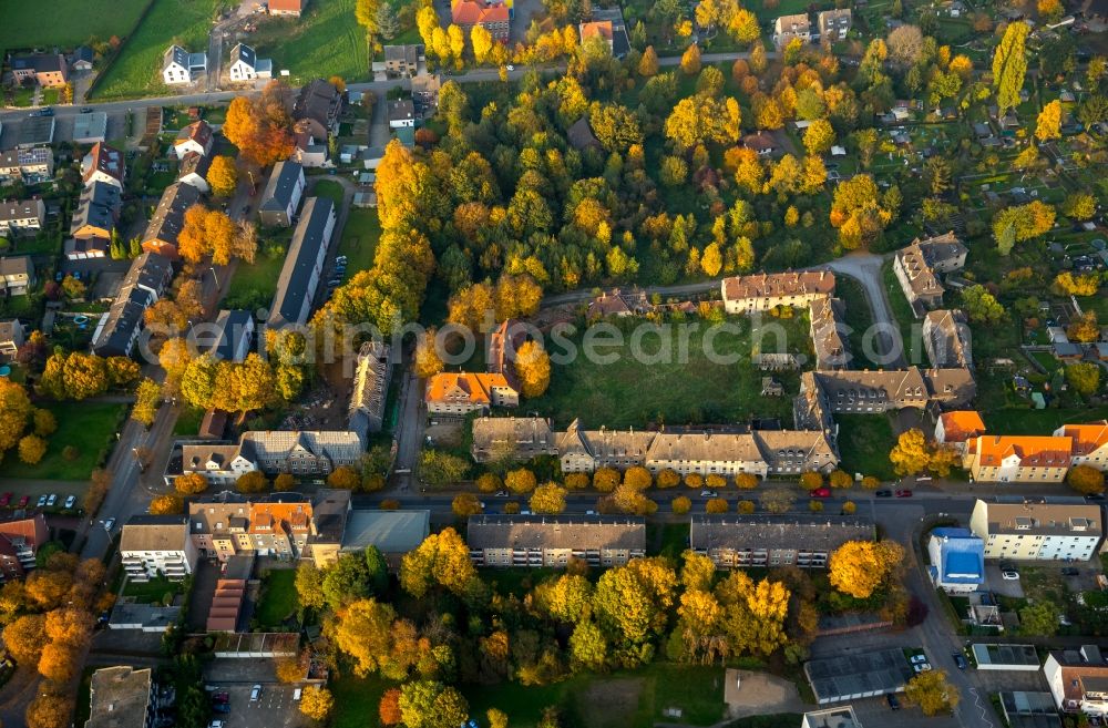 Aerial photograph Gladbeck - Autumnal residential area on Schlaegelstrasse in Gladbeck in the state of North Rhine-Westphalia