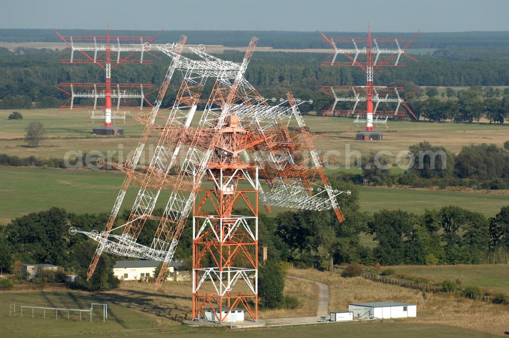 NAUEN from the bird's eye view: Herbstlicher Blick auf das Areal der Kurzwellen- Rundfunksendestelle Nauen. Im Mittelpunkt Areales befindet sich das 1920 eingeweihte Muthesius-Gebäude, in dem heute die Leitstelle der vier modernen Kurzwellensender untergebracht ist. Von Nauen aus wird das Programm von DW-RADIO rund um den Globus gesendet.