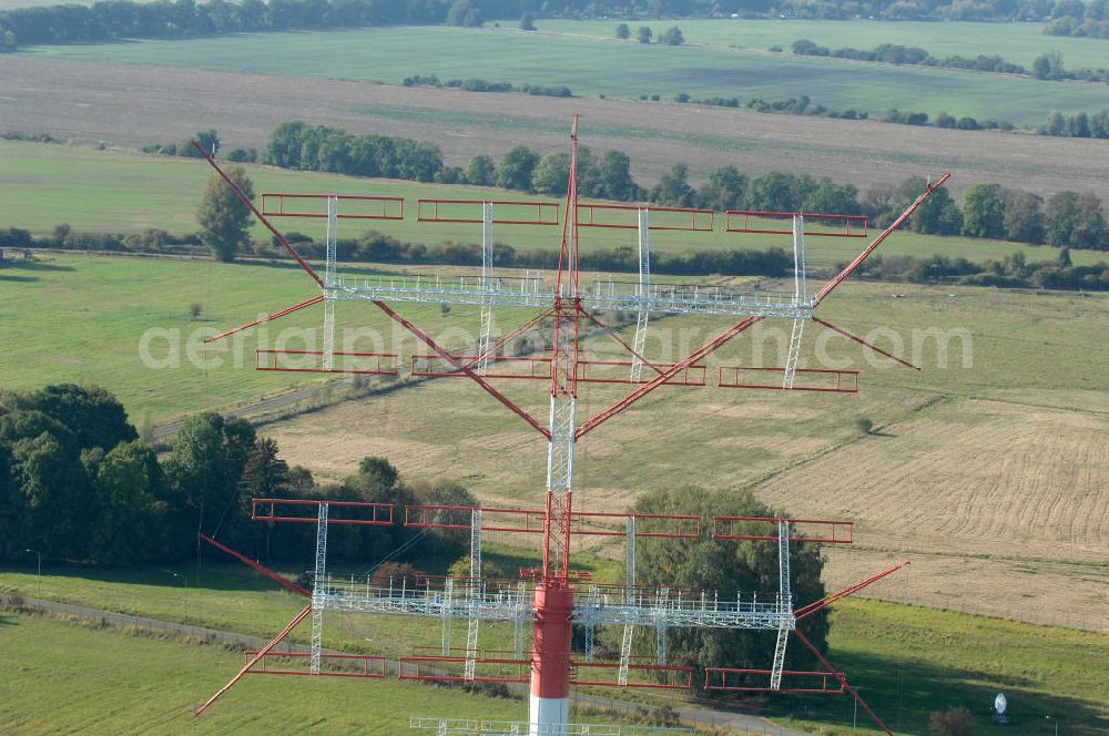 NAUEN from the bird's eye view: Herbstlicher Blick auf das Areal der Kurzwellen- Rundfunksendestelle Nauen. Im Mittelpunkt Areales befindet sich das 1920 eingeweihte Muthesius-Gebäude, in dem heute die Leitstelle der vier modernen Kurzwellensender untergebracht ist. Von Nauen aus wird das Programm von DW-RADIO rund um den Globus gesendet.