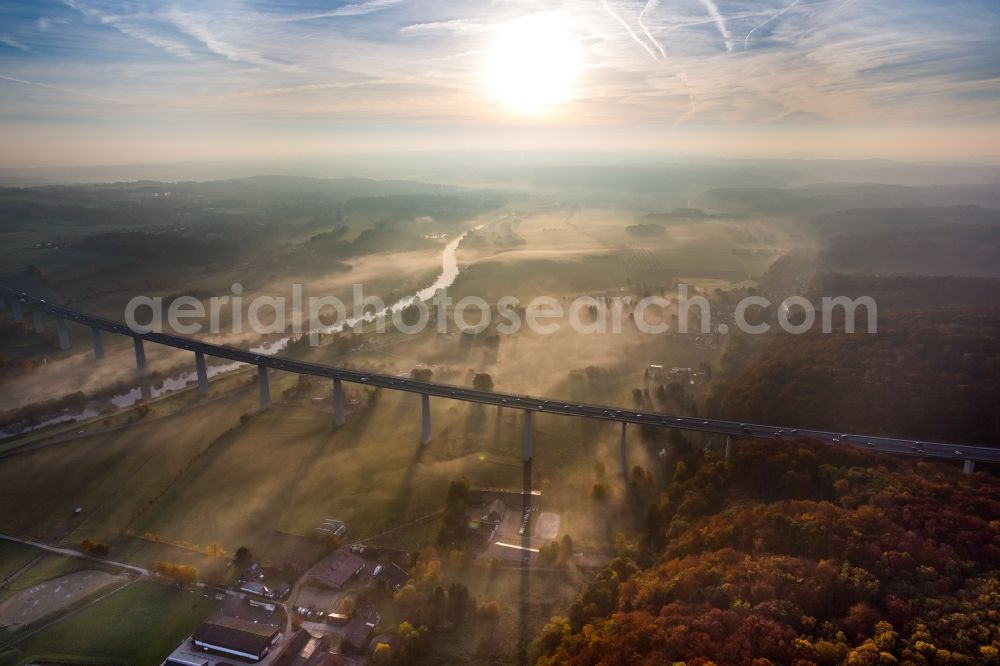 Mülheim an der Ruhr from above - Autumn fog and haze on the route and the lanes of the highway bridge over the motorway A 52 Ruhrtalbruecke in Muelheim an der Ruhr in the state North Rhine-Westphalia