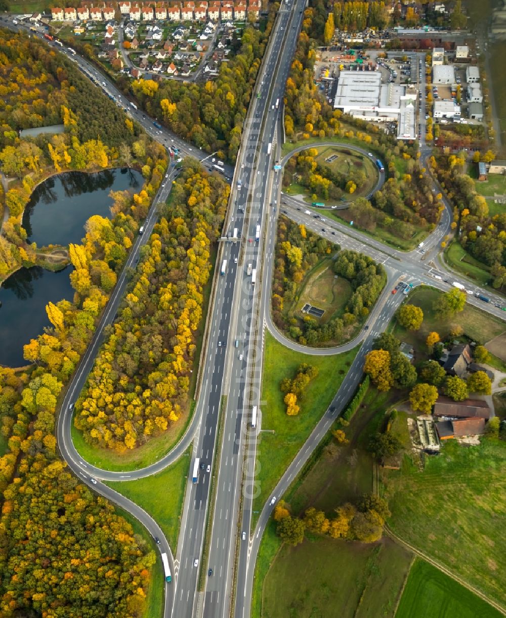 Gladbeck from above - Autumnal discolored vegetation view Routing and traffic lanes during the highway exit and access the motorway A 2 and the B224 in Gladbeck in the state North Rhine-Westphalia