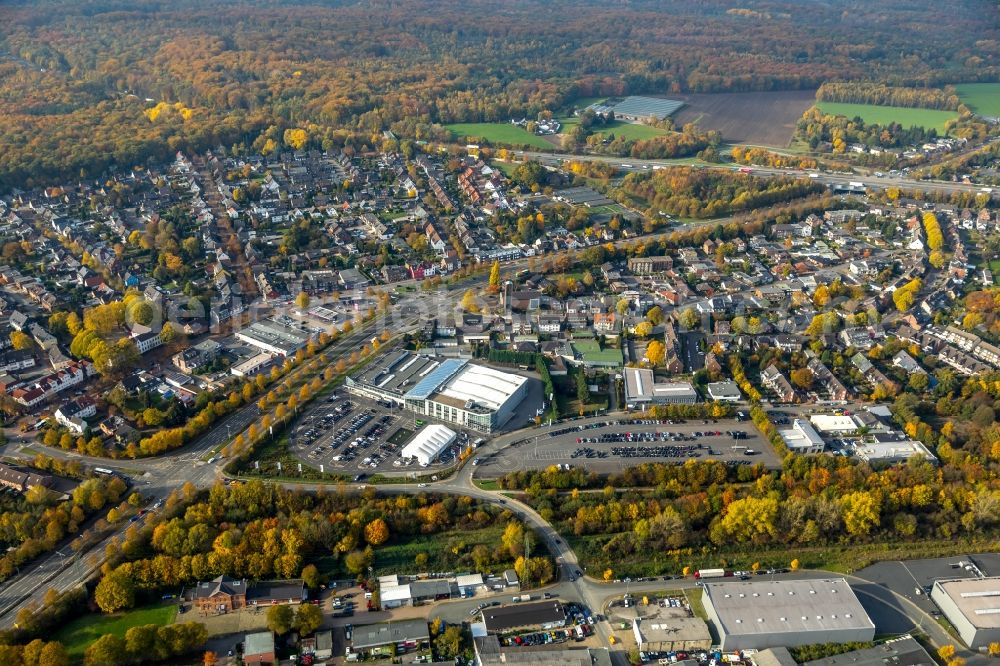 Aerial photograph Bottrop - Autumnal discolored vegetation view Car dealership building of Brabus GmbH on Brabus-Allee in the district Eigen in Bottrop in the state North Rhine-Westphalia, Germany