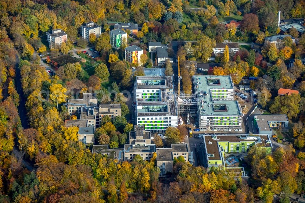 Aerial image Düsseldorf - Autumnal discolored vegetation view Construction site for a new extension to the hospital grounds LVR-Klinikum Grafenberg in Duesseldorf in the state North Rhine-Westphalia