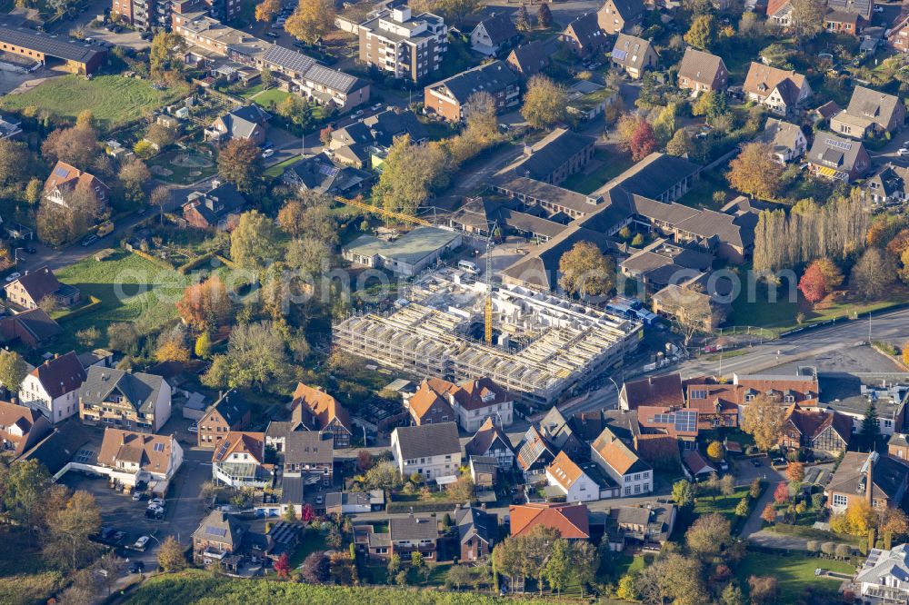 Aerial image Warendorf - Autumnal discolored vegetation view construction site of the new buildings of the retirement home - retirement Altenheim Dechaneihof St. Marien on street Warendorfer Strasse in the district Freckenhorst in Warendorf in the state North Rhine-Westphalia, Germany