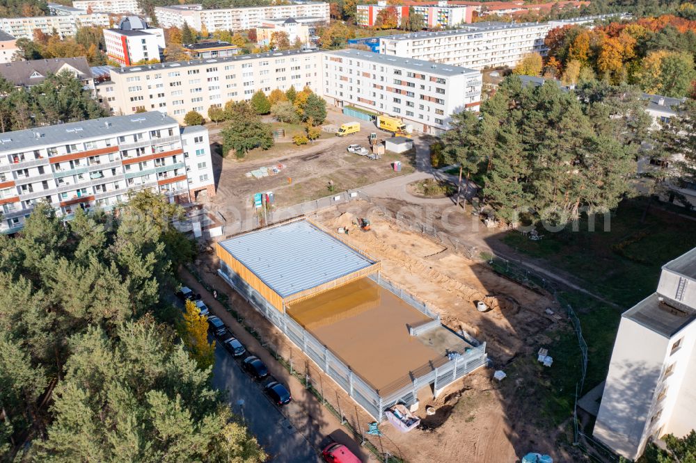 Aerial image Eberswalde - Autumnal discolored vegetation view construction site for the new parking garage Brand Vier in the district Brandenburgisches Viertel in Eberswalde in the state Brandenburg, Germany