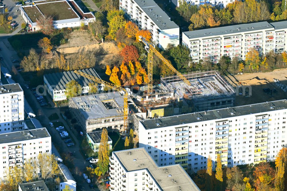 Berlin from above - Autumnal discolored vegetation view new construction site of the school building on street Wuhlestrasse - Garzauer Strasse - Buckower Ring in the district Biesdorf in Berlin, Germany