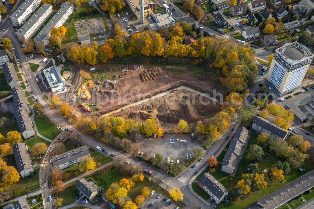 Velbert from the bird's eye view: Autumnal discolored vegetation view New construction site of the school building on Kastanienallee in Velbert in the state North Rhine-Westphalia, Germany