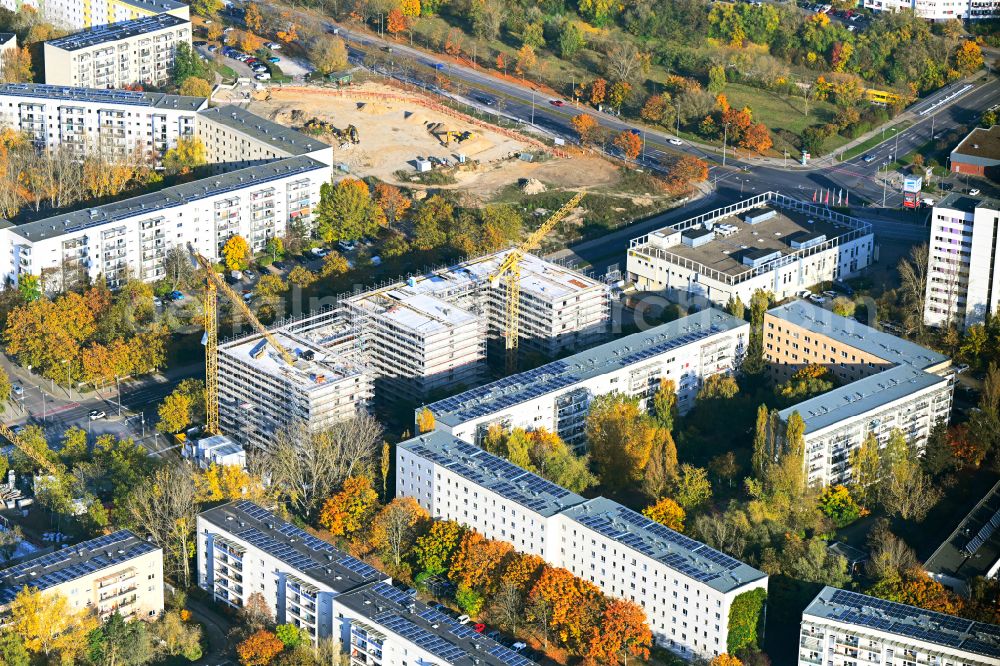 Berlin from above - Autumnal discolored vegetation view construction site for the new build retirement home Seniorenwohnen Cecilienstrasse on street Teterower Ring - Cecilienstrasse in the district Hellersdorf in Berlin, Germany