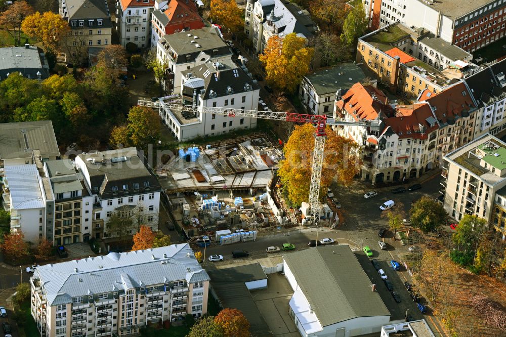 Aerial image Leipzig - Autumn colored vegetation view Construction site for the new construction of an apartment building with condominiums on Inselstrasse in the district Zentrum in Leipzig in the state Saxony, Germany