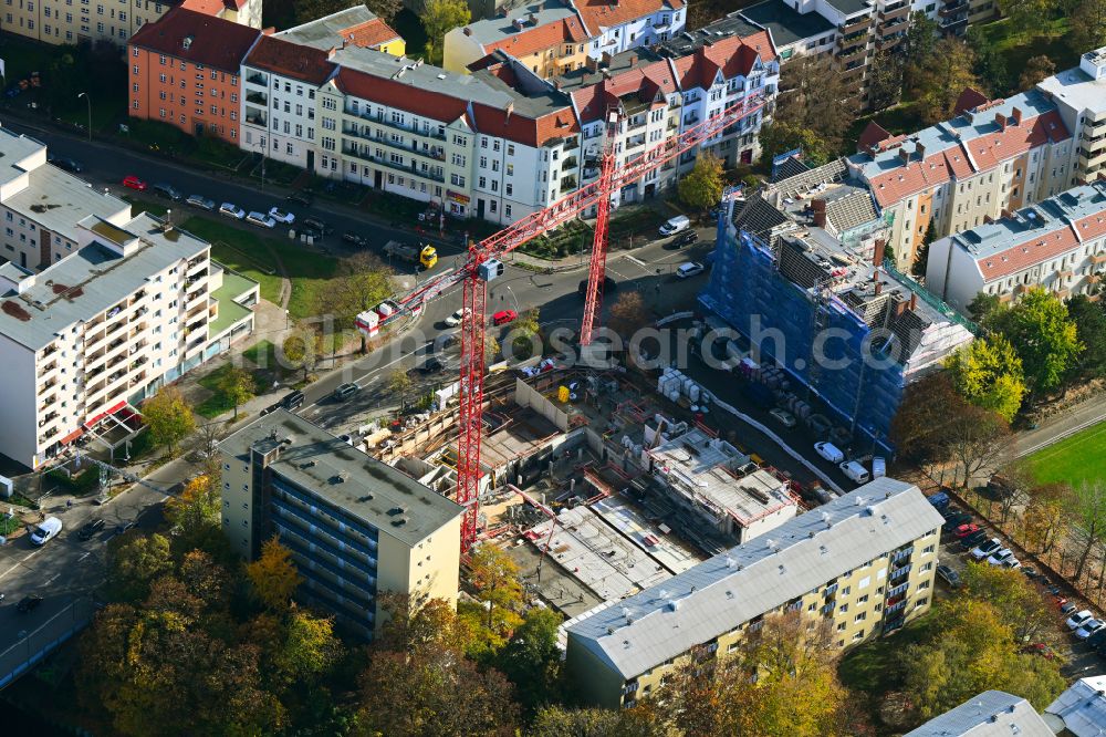 Berlin from above - Autumnal discolored vegetation view construction site for the multi-family residential building on Ullsteinstrasse - Rathausstrasse in the district Mariendorf in Berlin, Germany