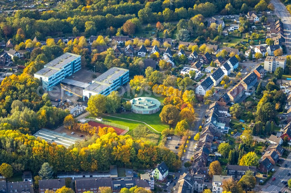 Aerial photograph Bottrop - Autumnal discolored vegetation view new construction site for the extension of the school building Heinrich-Heine-Gymnasium on street Gustav-Ohm-Strasse in Bottrop at Ruhrgebiet in the state North Rhine-Westphalia, Germany