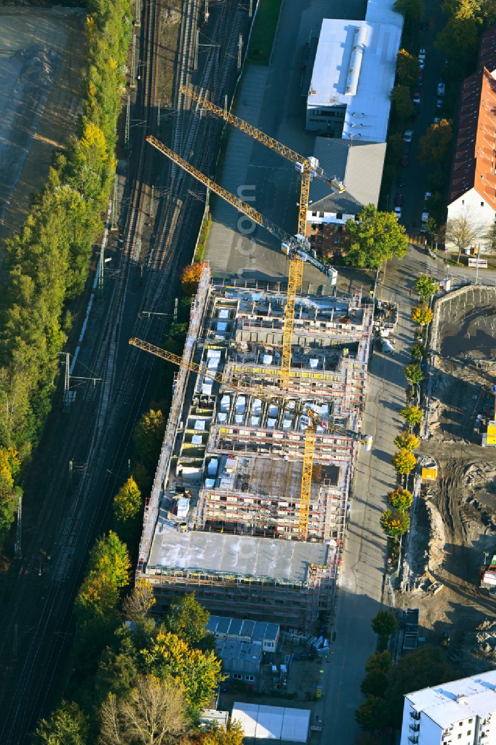 Aerial photograph Hamburg - Autumnal discolored vegetation view construction site for City Quarters Building on Billhorner Kanalstrasse in the district Rothenburgsort in Hamburg, Germany