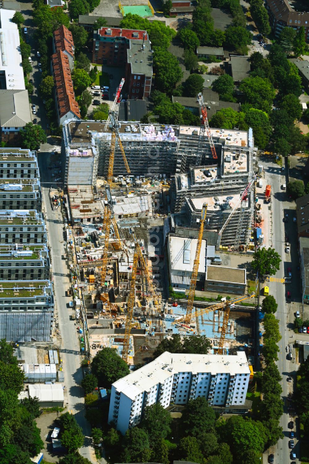 Aerial photograph Hamburg - Autumnal discolored vegetation view construction site for City Quarters Building on Billhorner Kanalstrasse in the district Rothenburgsort in Hamburg, Germany