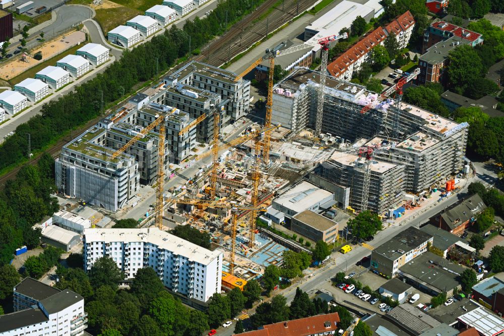 Hamburg from above - Autumnal discolored vegetation view construction site for City Quarters Building on Billhorner Kanalstrasse in the district Rothenburgsort in Hamburg, Germany