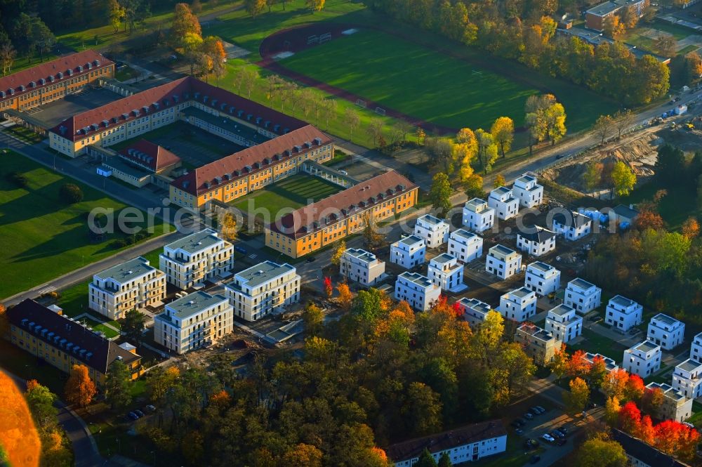 Aerial image Berlin - Autumnal discolored vegetation view construction sites for new construction residential area of detached housing estate Amberbaumallee - Moorbirkenweg in the district Kladow in Berlin, Germany