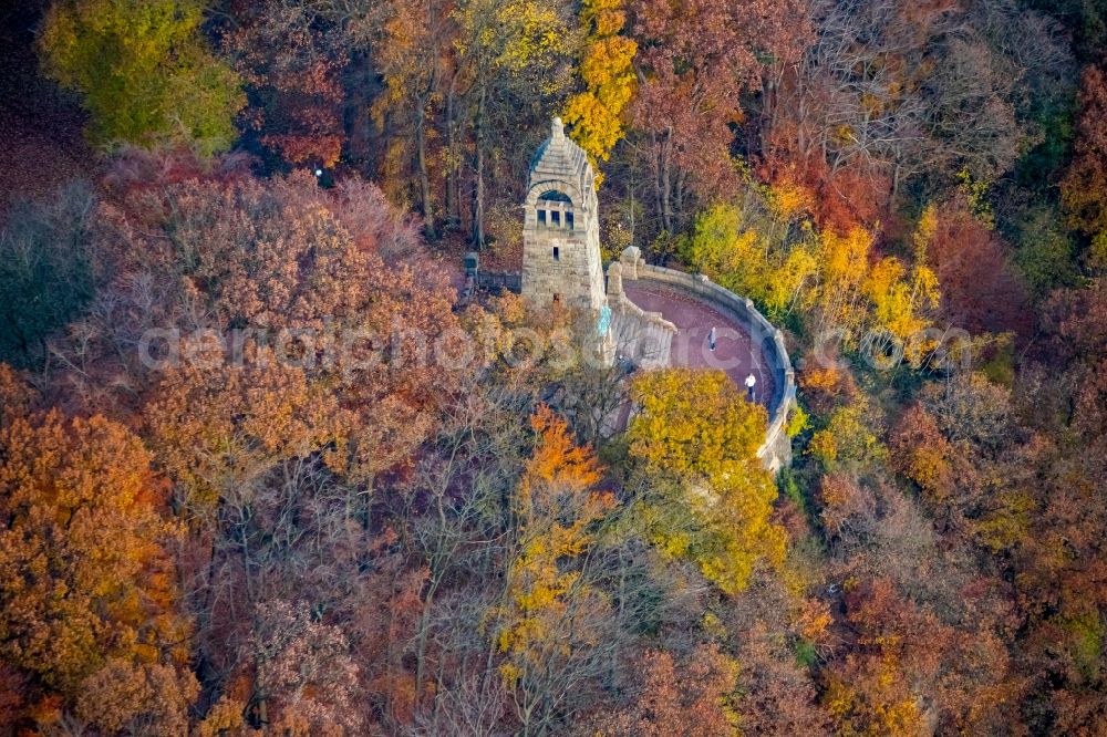 Aerial photograph Witten - Autumnal discolored vegetation view structure of the observation tower Berger on Wetterstrasse in the district Bommern in Witten in the state North Rhine-Westphalia, Germany