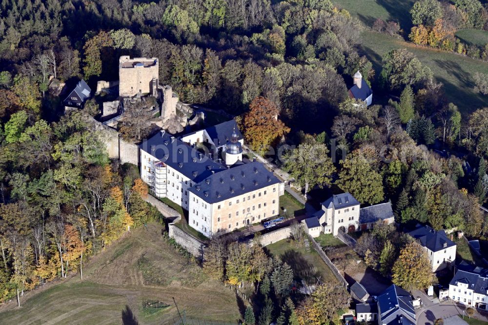 Frauenstein from the bird's eye view: Autumnal discolored vegetation view castle of the fortress Frauenstein in Frauenstein in the state Saxony, Germany