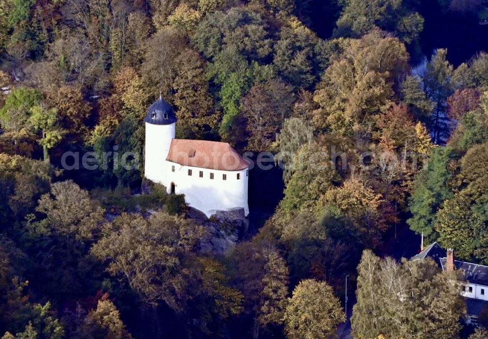 Aerial photograph Chemnitz - Autumnal discolored vegetation view castle of the fortress Rabenstein on street Oberfrohnaer Strasse in Chemnitz in the state Saxony, Germany