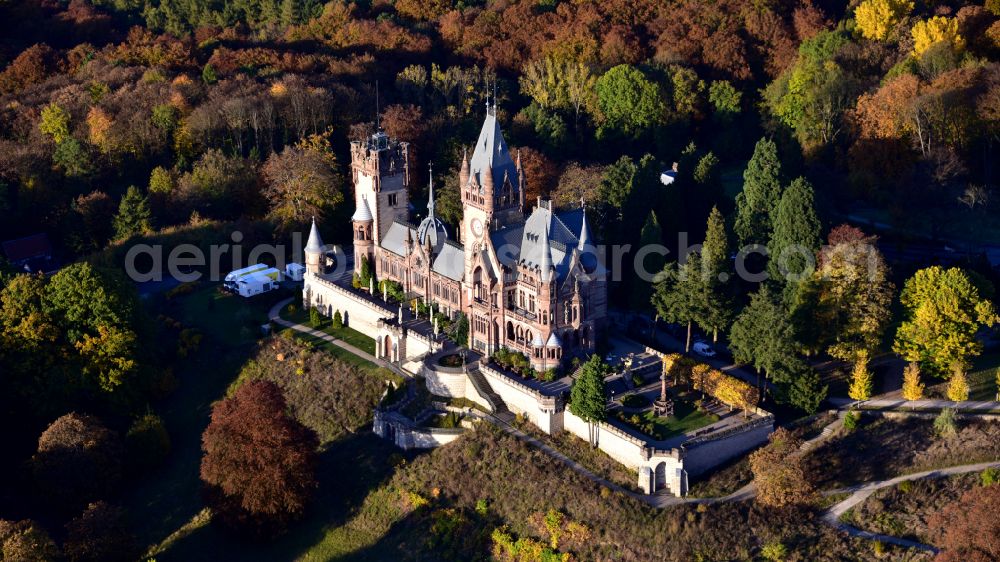 Aerial photograph Königswinter - Autumnal discolored vegetation view Castle complex on the plateau Schloss Drachenburg on street Drachenfelsstrasse in Koenigswinter in the state North Rhine-Westphalia, Germany