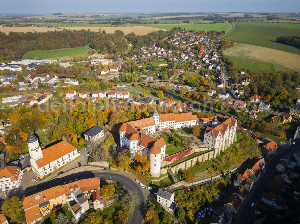 Aerial photograph Nossen - Autumnal discolored vegetation view castle of Schloss Nossen in Nossen in the state Saxony, Germany